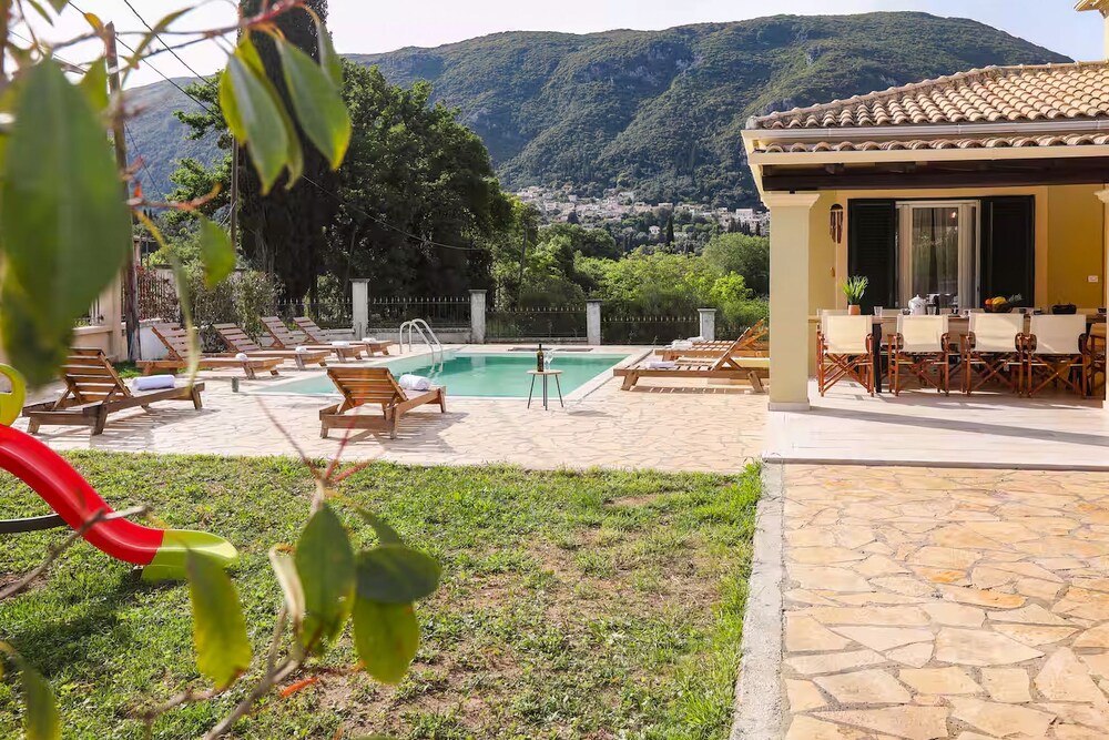 Elite Villa Ena in Ano Korakiana