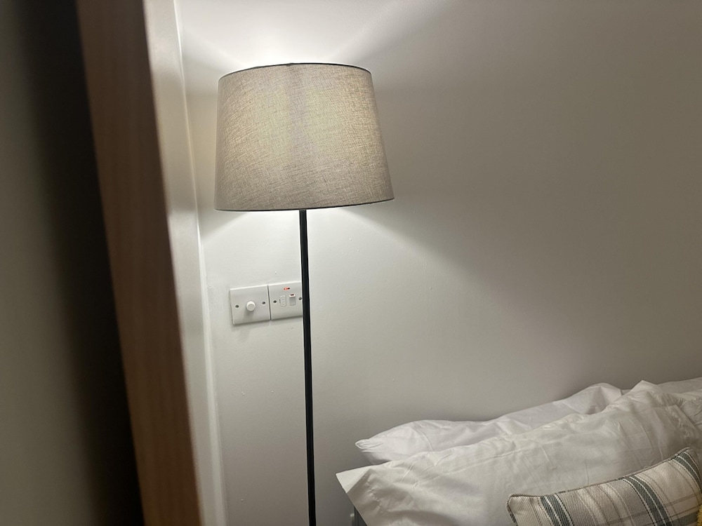 Chic Citispace -1-bed Apartment,leeds City-wifi view 3