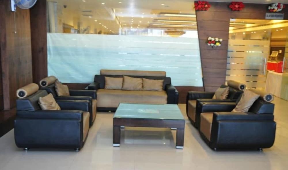 Lobby & Reception