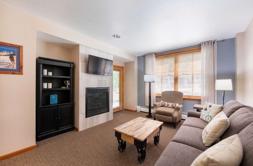 Zephyr Mountain Lodge Condos