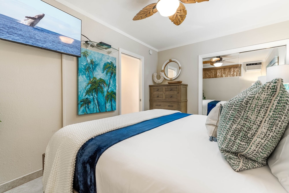 Kuleana 405 Oceanfront 1Bedroom 1 Condo by RedAwning view 3