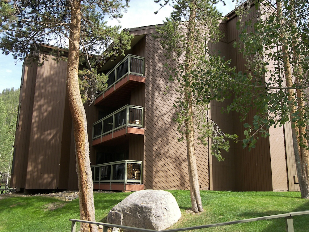 Hotel Wild Irishman 2 bed 2 bath Sleeps 9 WIBH - Image 1