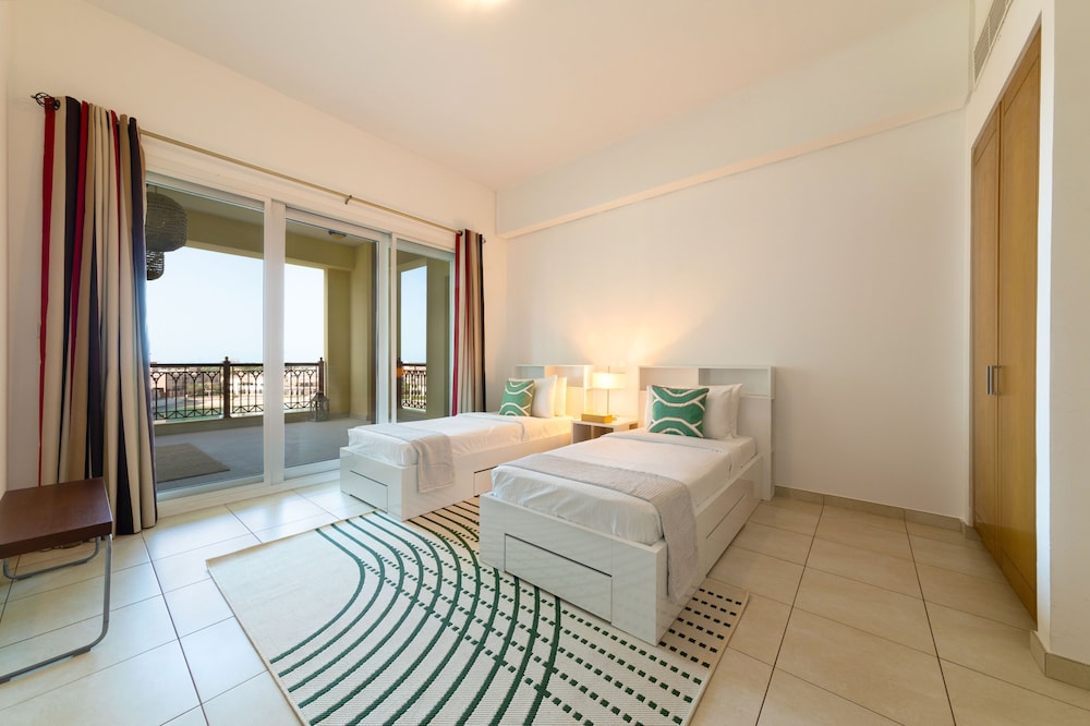 Maison Privee - Exclusive Apt with Seafront Views over Palm Jumeirah