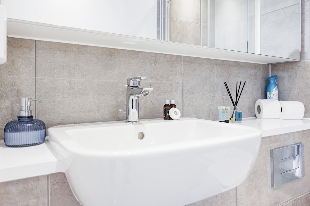 Newly Built 2 Bed Apartment By London City Airport