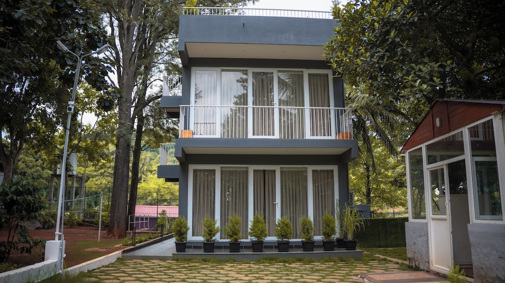 Thavika Silverwood Residence Yelagiri