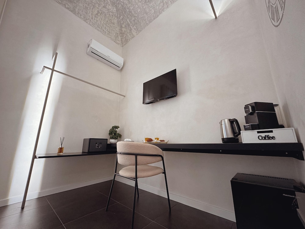 Corona Suite