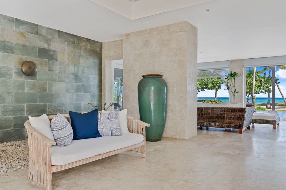 Oceanfront Golf Course Estate w Pool Guest House