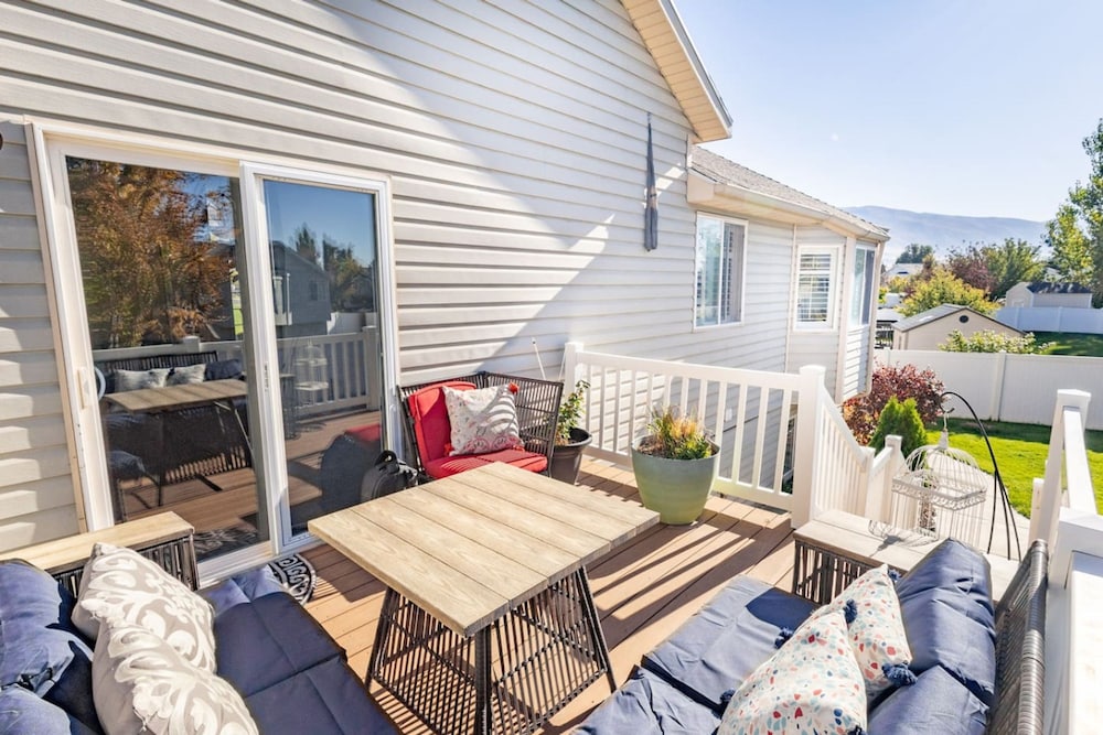 Farmington Gem 6BR Private Fenced Yard Sleeps 15