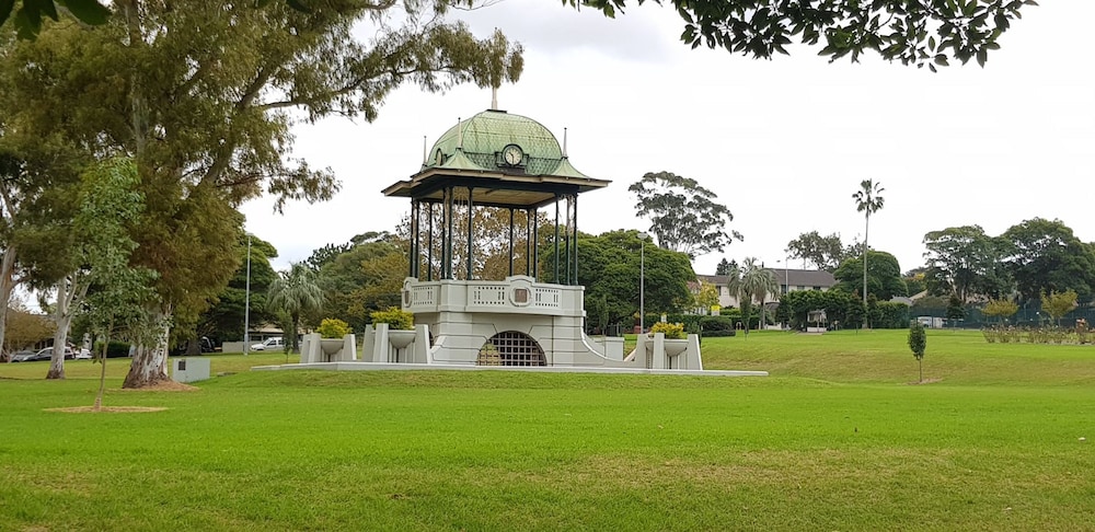 Metawise 2BR Apartment in Heart of Hurlstone Park
