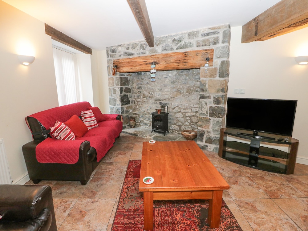 2 Hwyrfryn Stables view 3