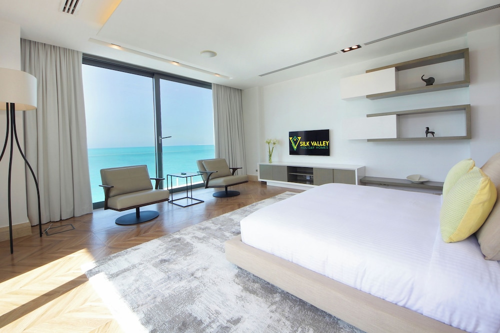 Overwater Luxury Retreat - Nurai Island