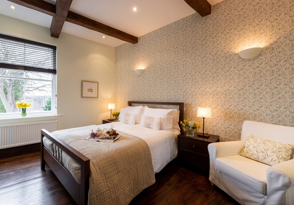 Mews Cottage view 3
