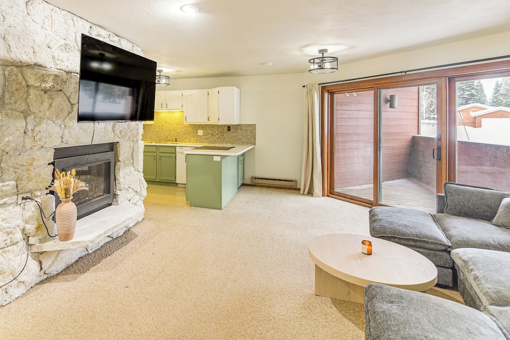 Walk to Winter Park Resort: Condo w/ Hot Tub!