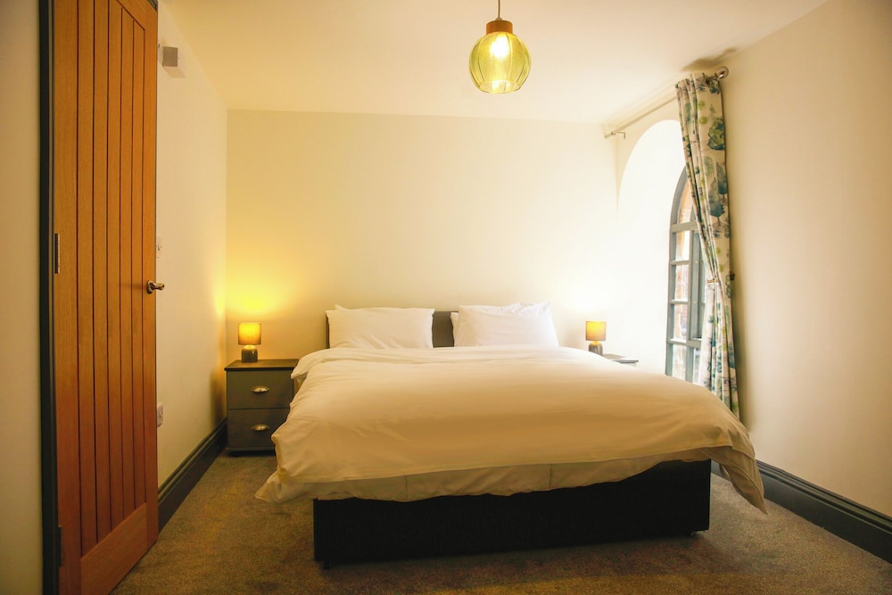 Rotherham Vacations - George Wright Boutique Hotel, Bar  Restaurant. - Property Image 11