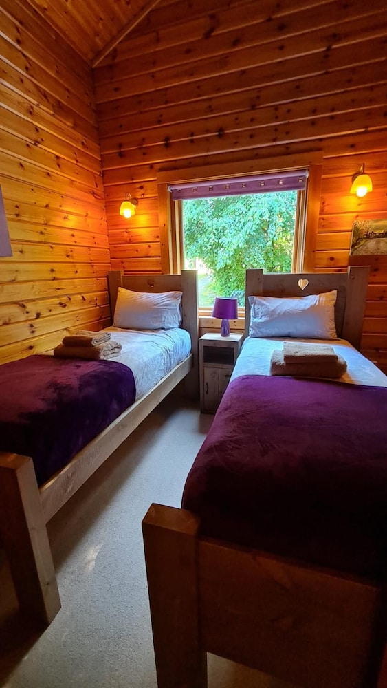 3-bed Lodge - Sleeps 7 - Hot Tub - Pet Friendly view 5