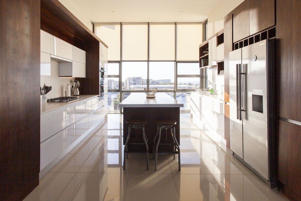 Hillhouse Penthouse 7th Floor