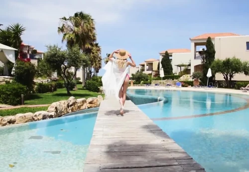 Villa Elias 3BR with Jacuzzi & Pool