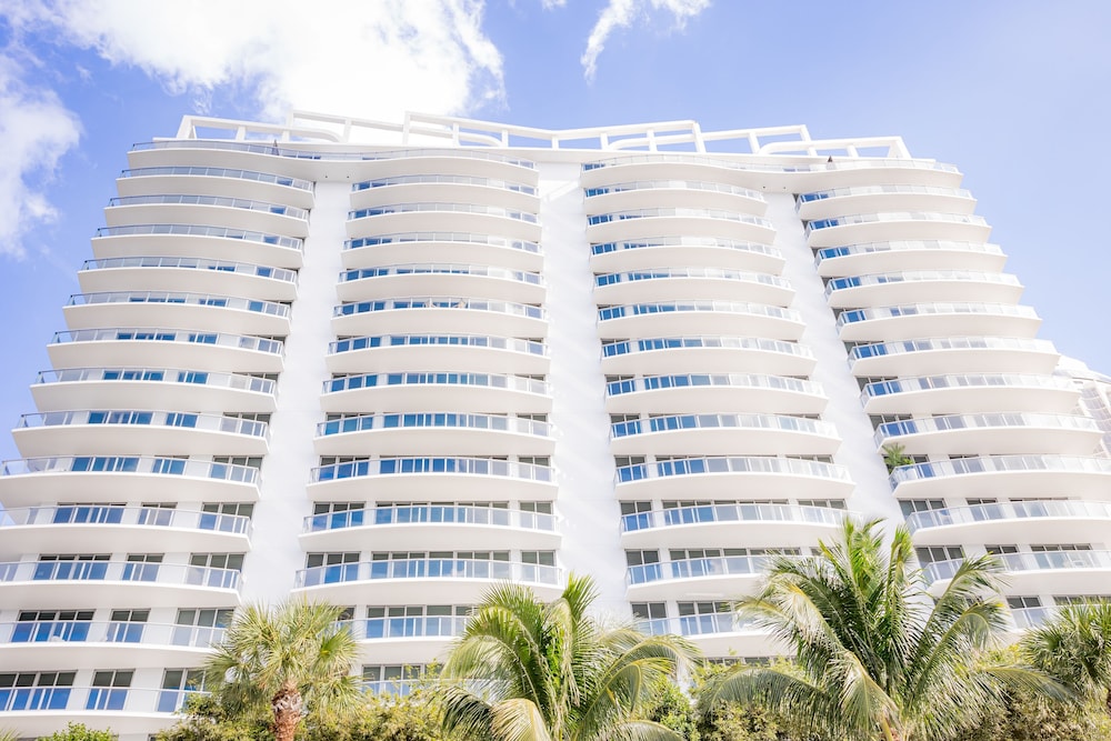 Private Condos at Amrit Ocean Resort