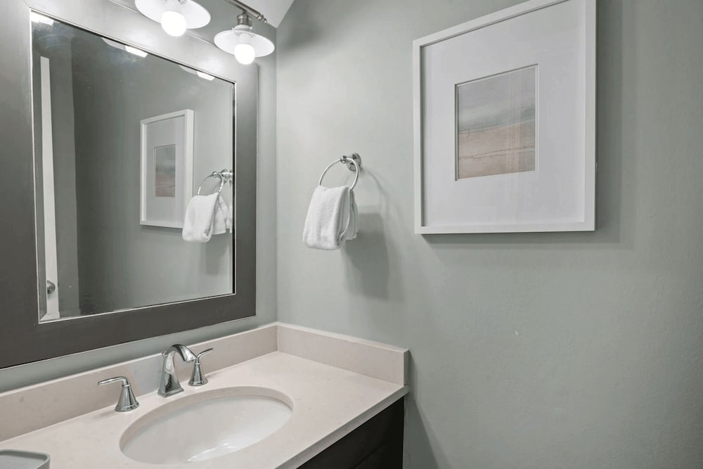 Blue Marlin by Avantstay Beachfront w Views Pool Access Beach Chairs