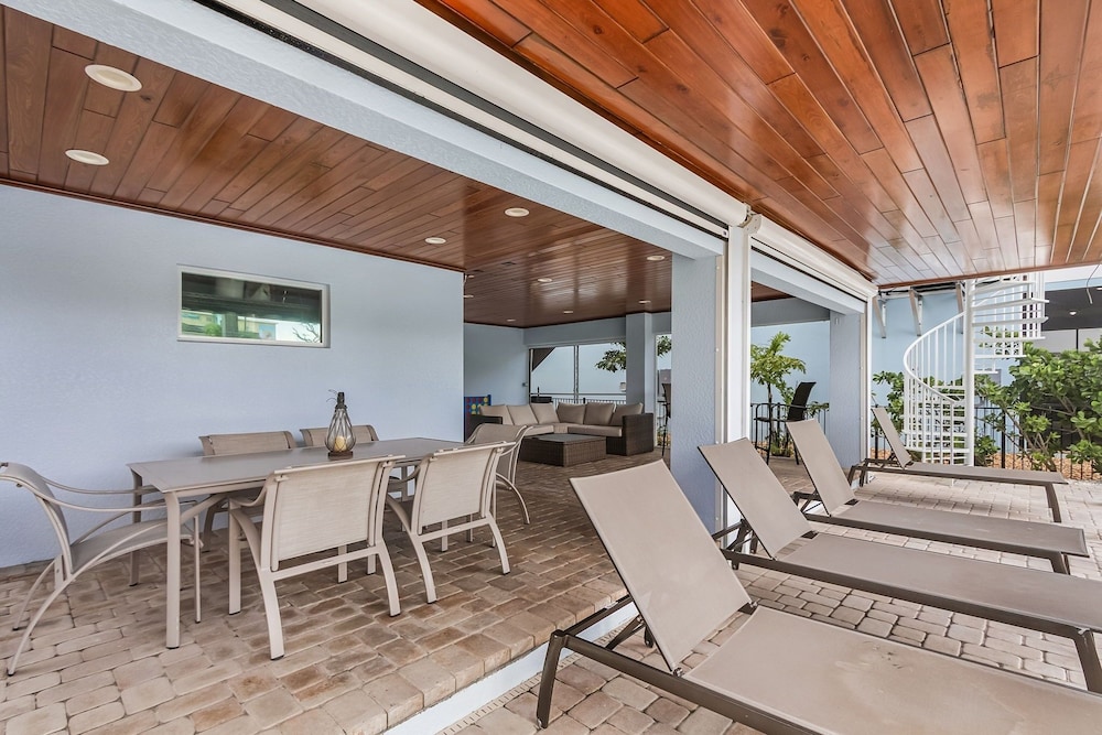 571 Seabatical: Canal Front With Pool! 5 Bedroom Home