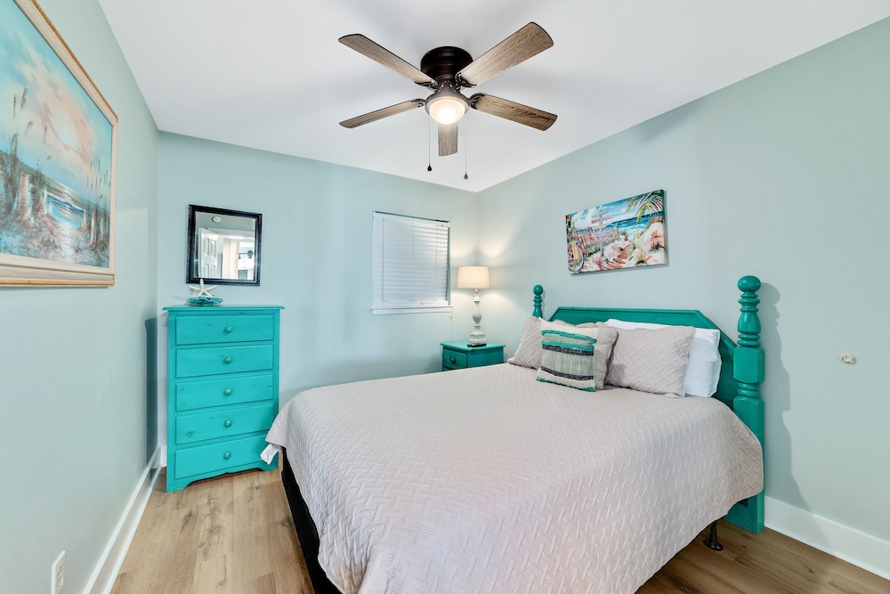 Boardwalk Condos by Hosteeva view 4