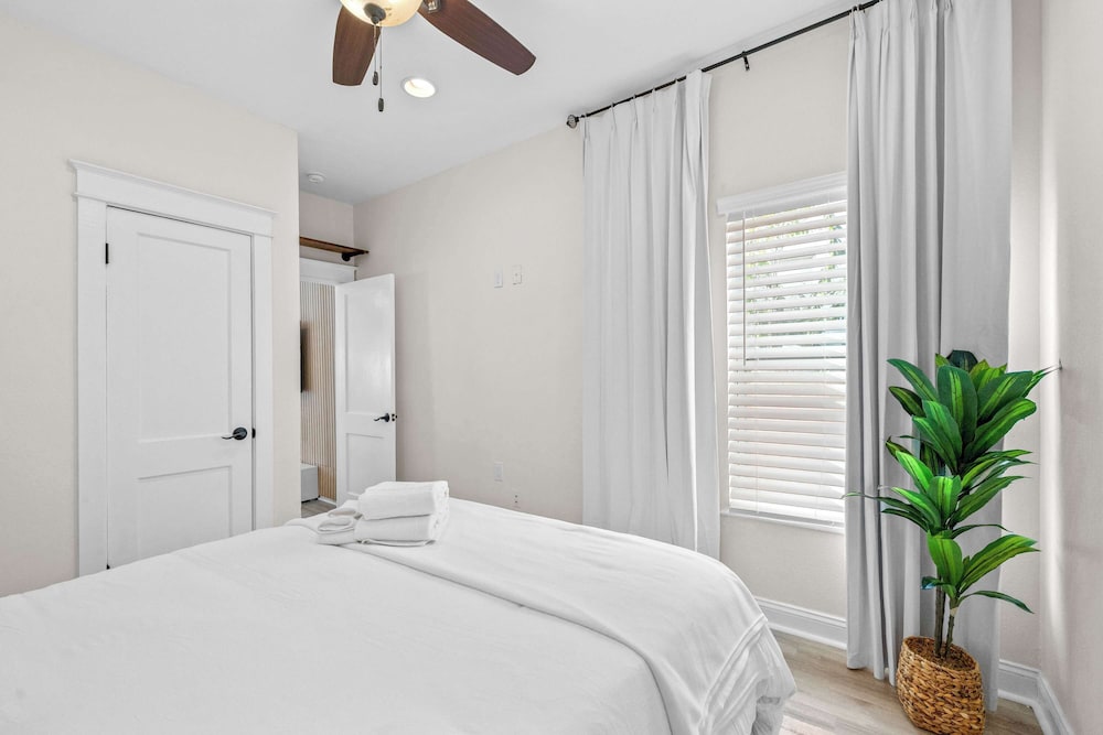 Barefoot Bungalow For 4