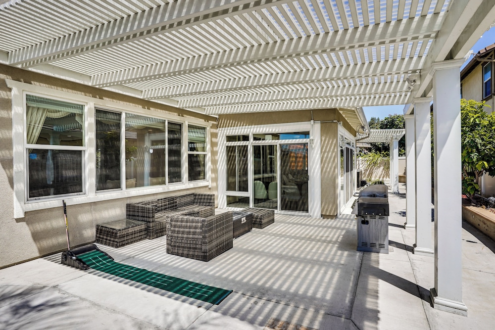 3 Mi to Disneyland: Home w/ Hot Tub + Game Room