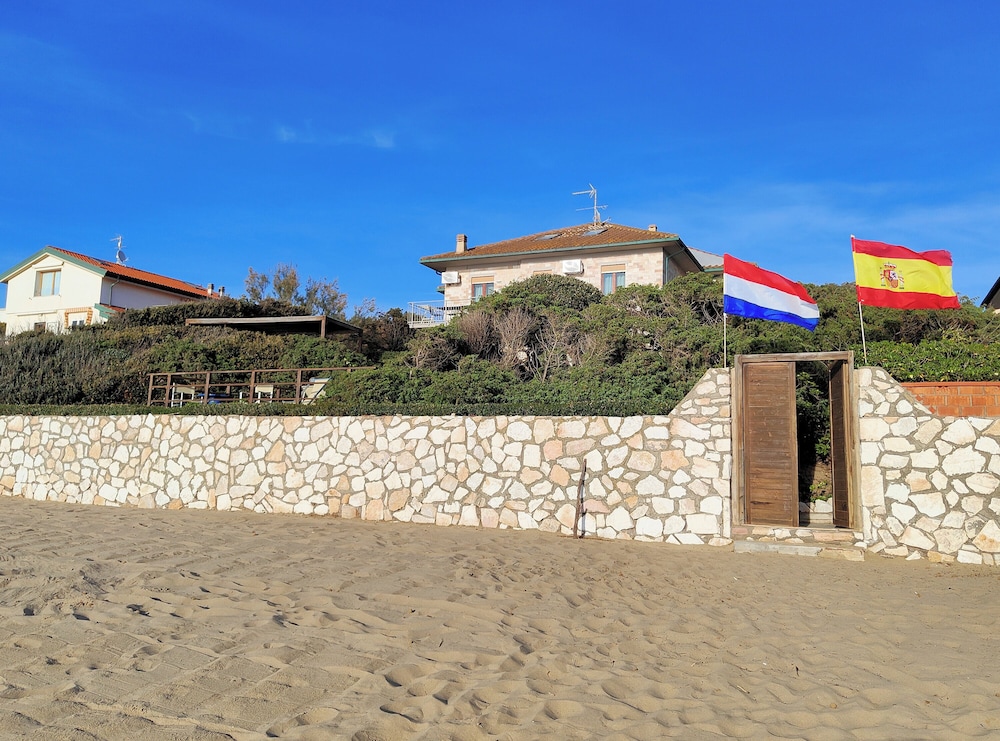 Sea view and ground floor Apartments le Dune