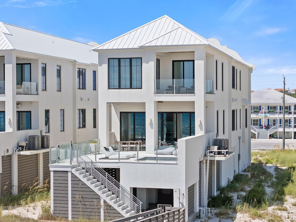 Casa Playa at Eleanor Beach