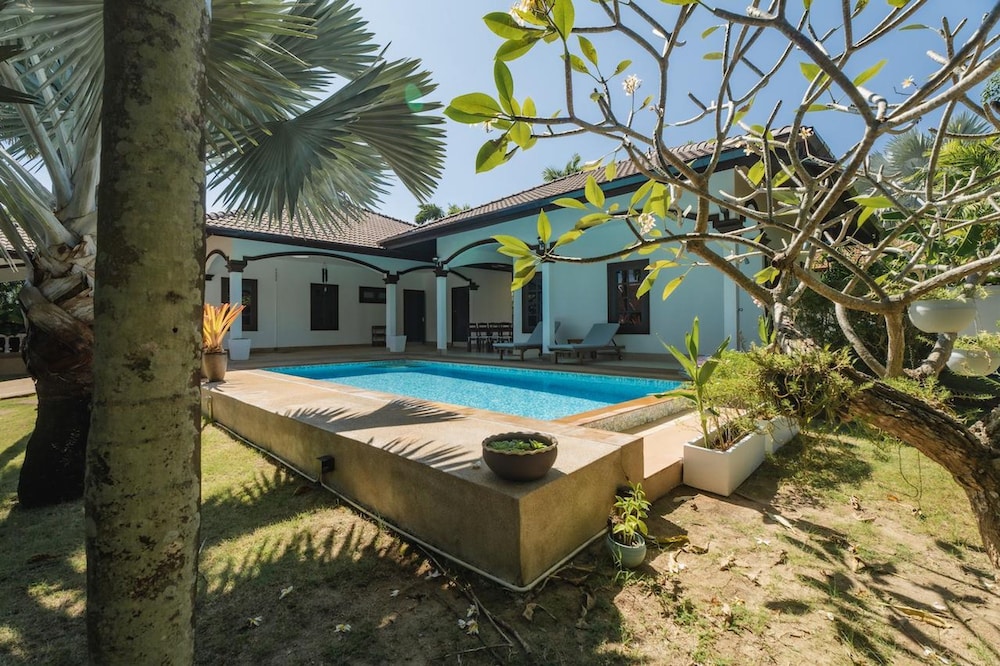 Kesorn Charming Authentic Thai Pool Villa Phuket