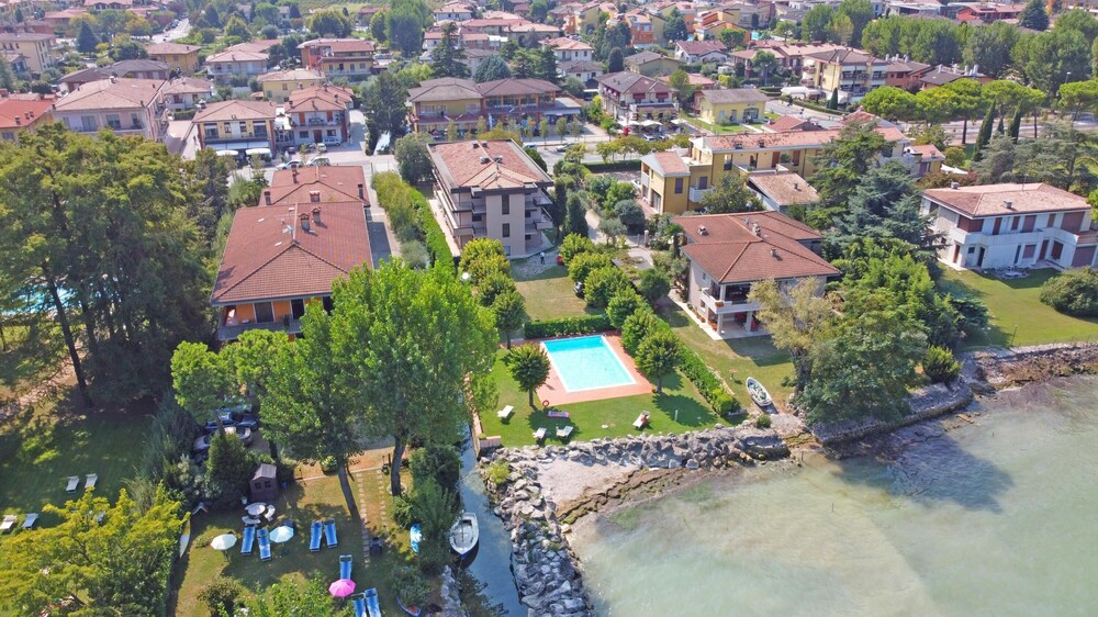 Casa Lugana 8 in Sirmione view 2