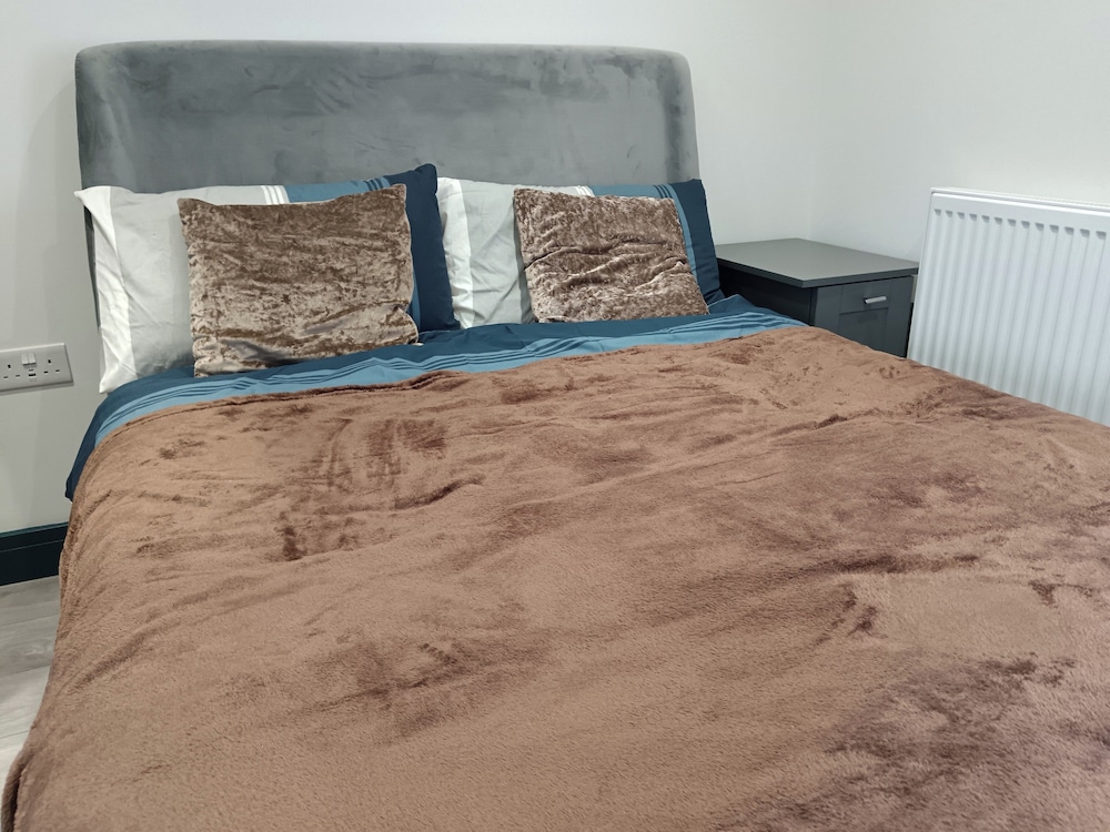 High Wycombe - 1bed Apartment - Sleeps 3 - Parking