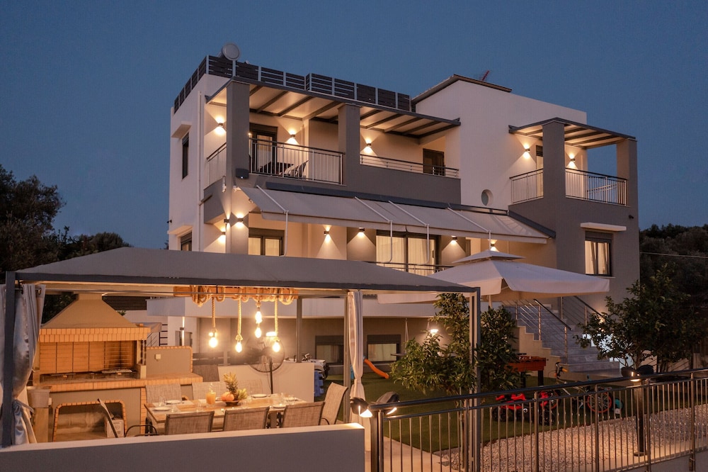 3a's Family Luxury Villa