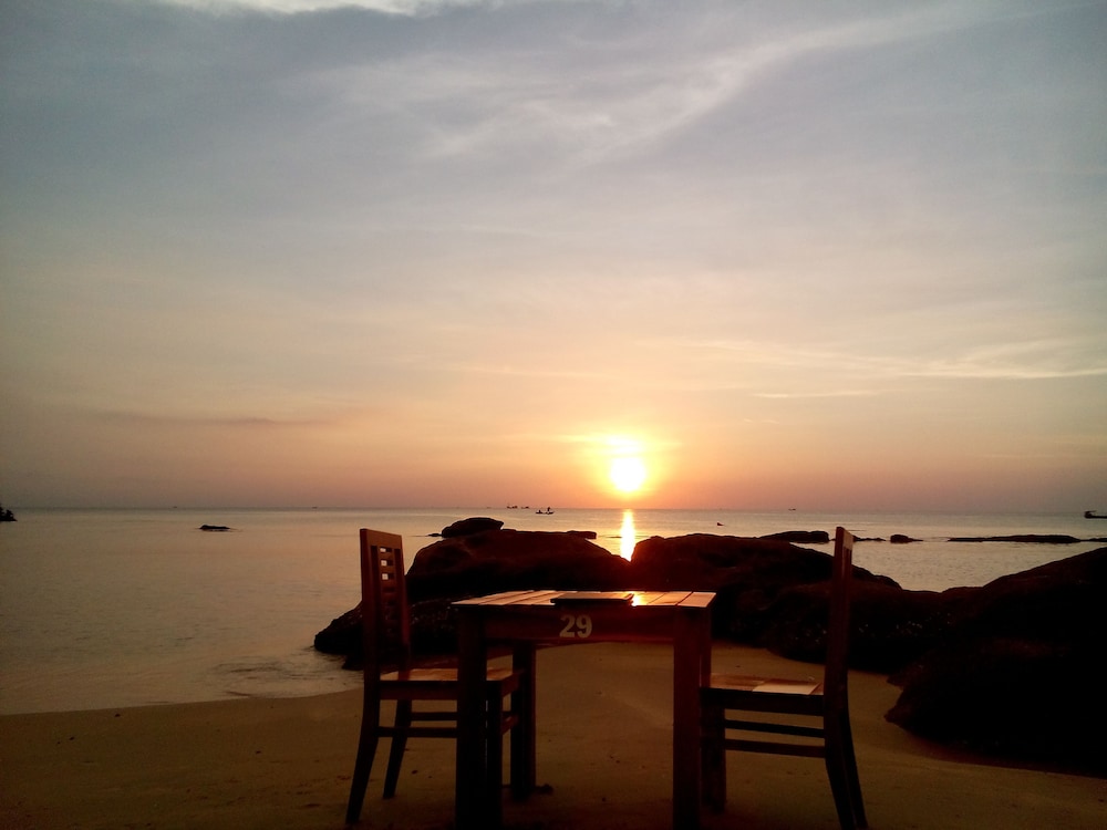 Free Beach Resort