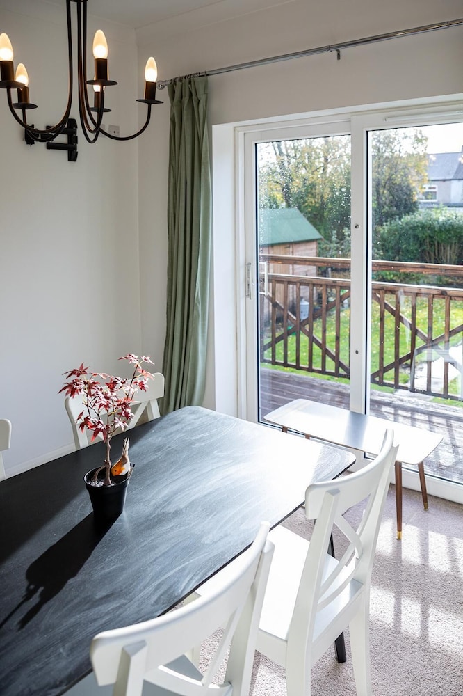 3BR Detached Bungalow w/Parking