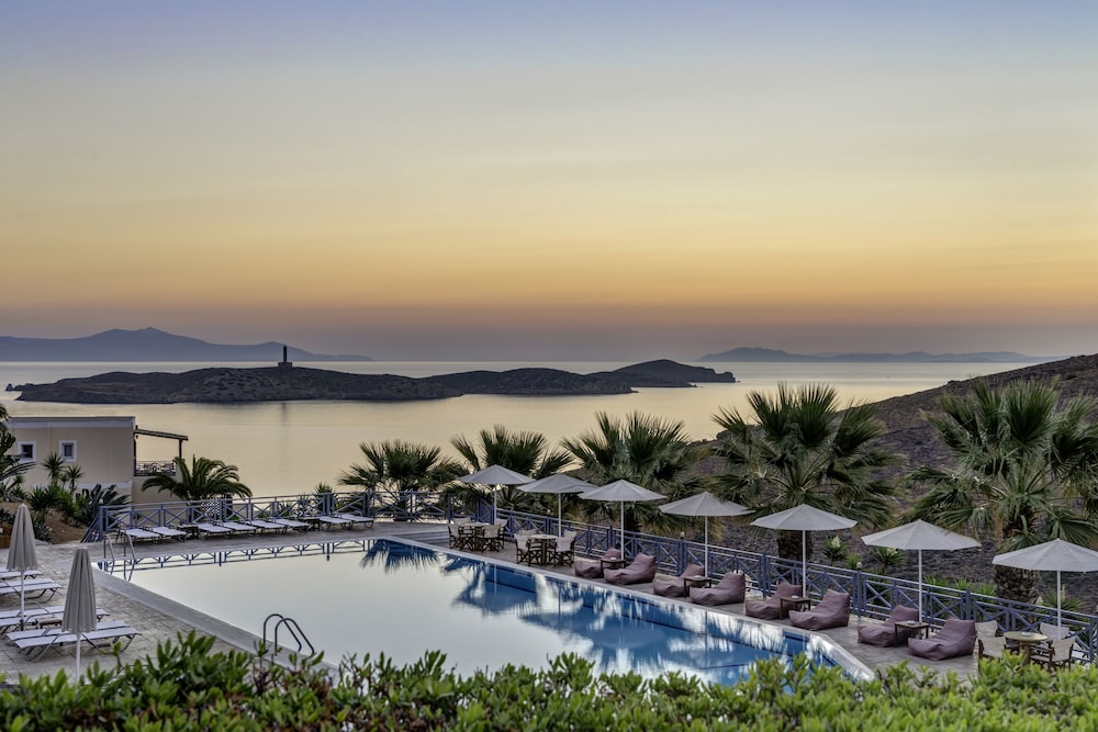 Sunrise Beach Suites photo 2