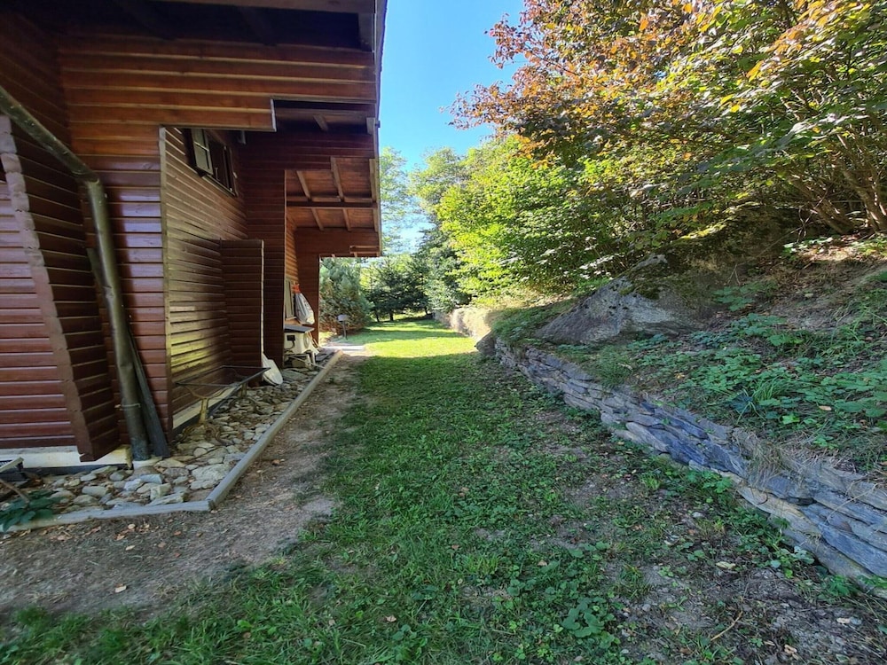 Chalet With Garden and Mountain View