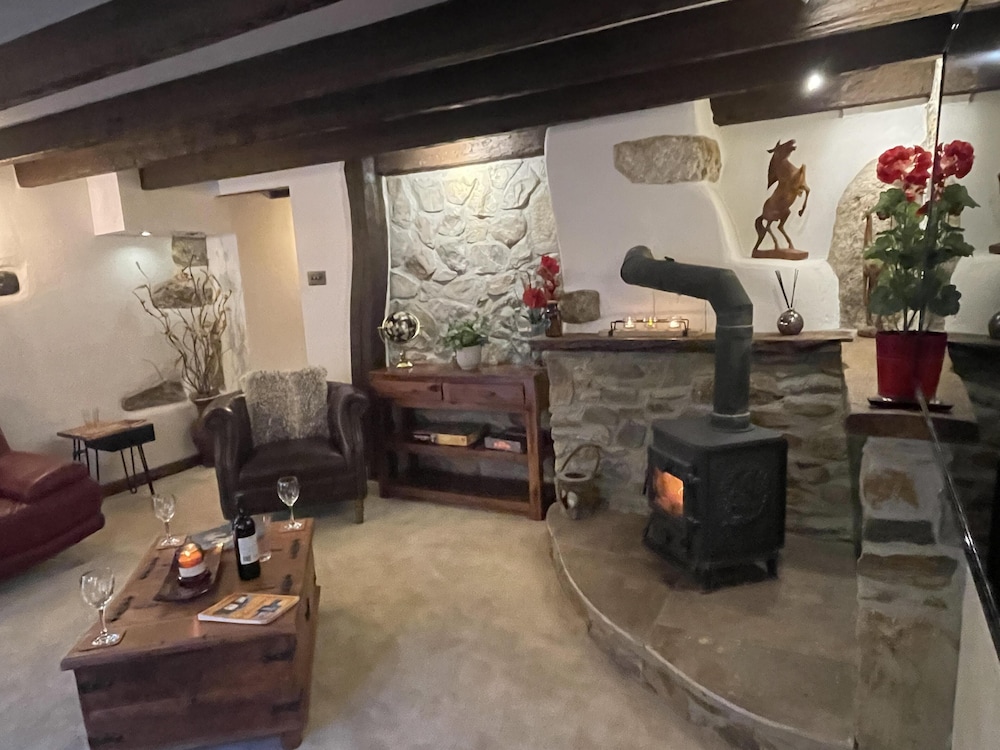 Luxury Dog-friendly 5 Star Cottage With Hot Tub