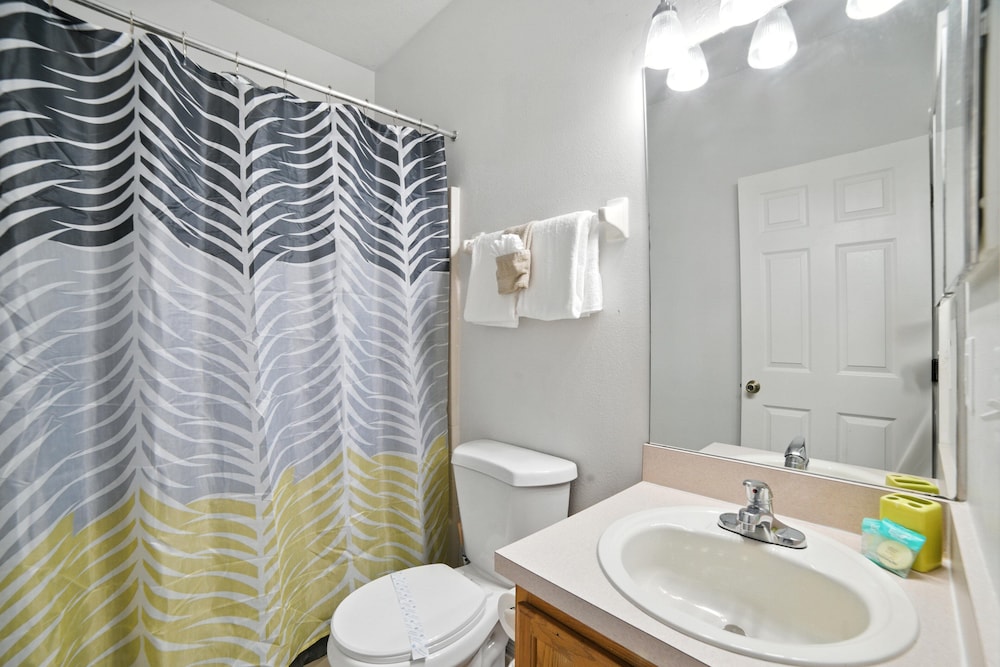 Family Retreat With Private Pool Near Disney! 3 Bedroom Residence