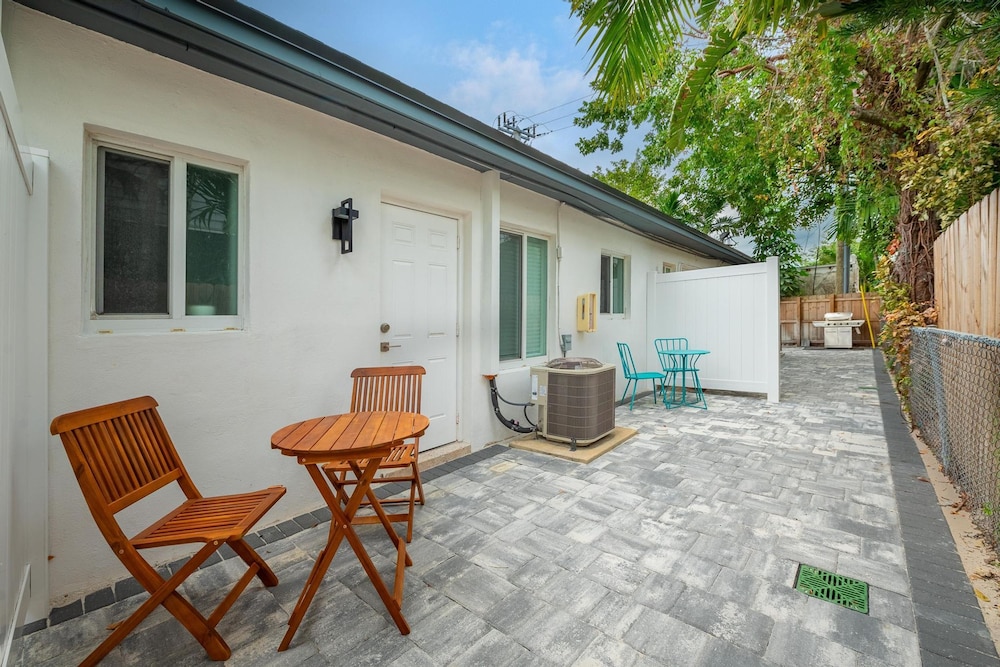 Uhost AI 4-unit Gem Mins to Las Olas Beach