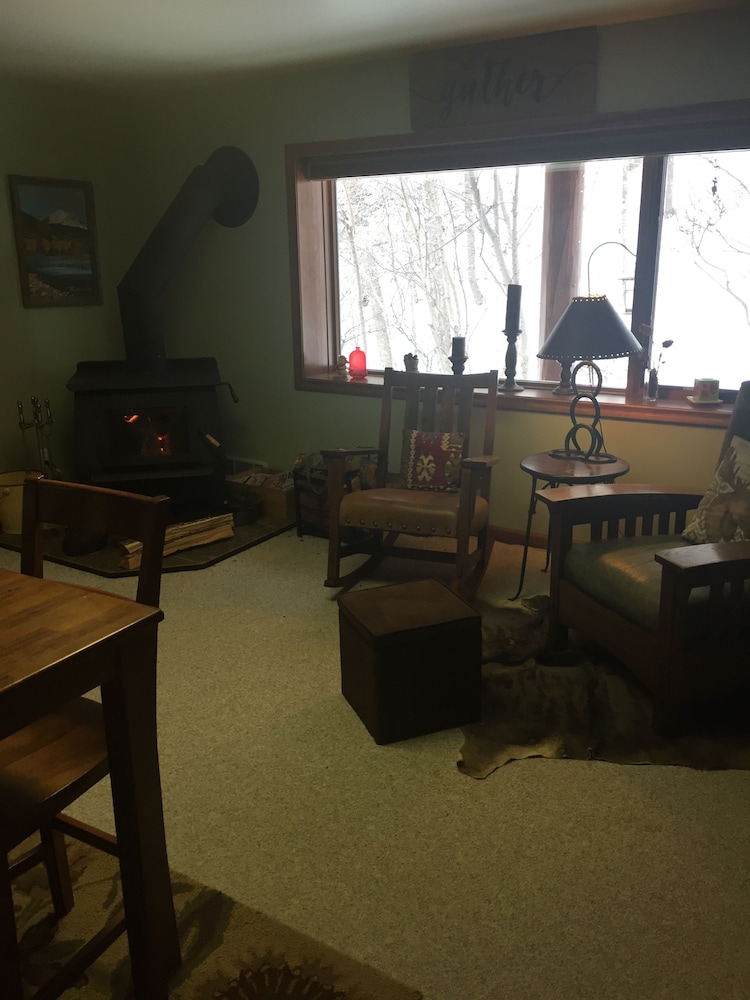 Two Bears Inn Bed & Breakfast