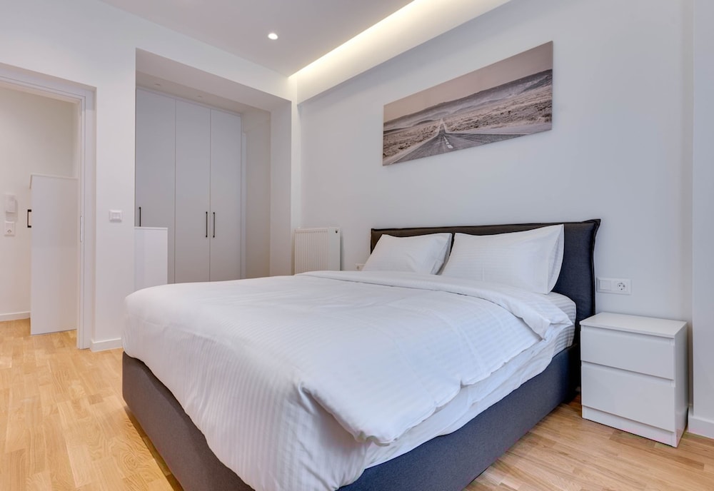 Elegant Flat 5 Walk to Metro Panormou