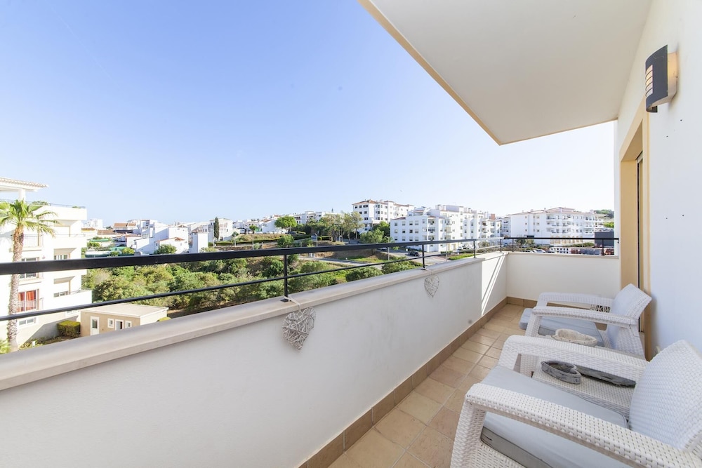 C04 - Pool View 3 Bedroom by DreamAlgarve