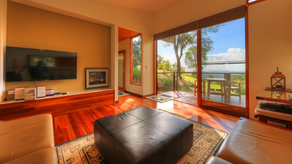 Montville Oceanview Cottages