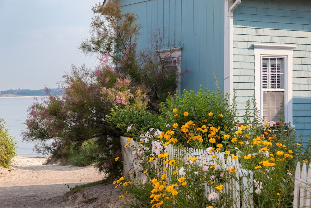 The Blue Dory Inn