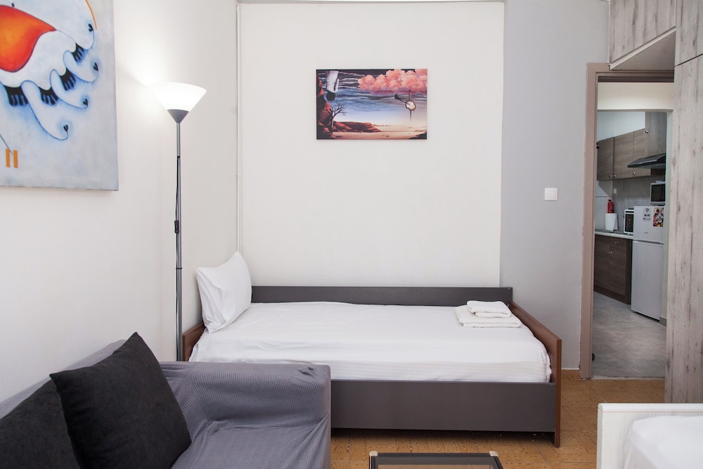 Cozy apt near Stavros Niarchos Park