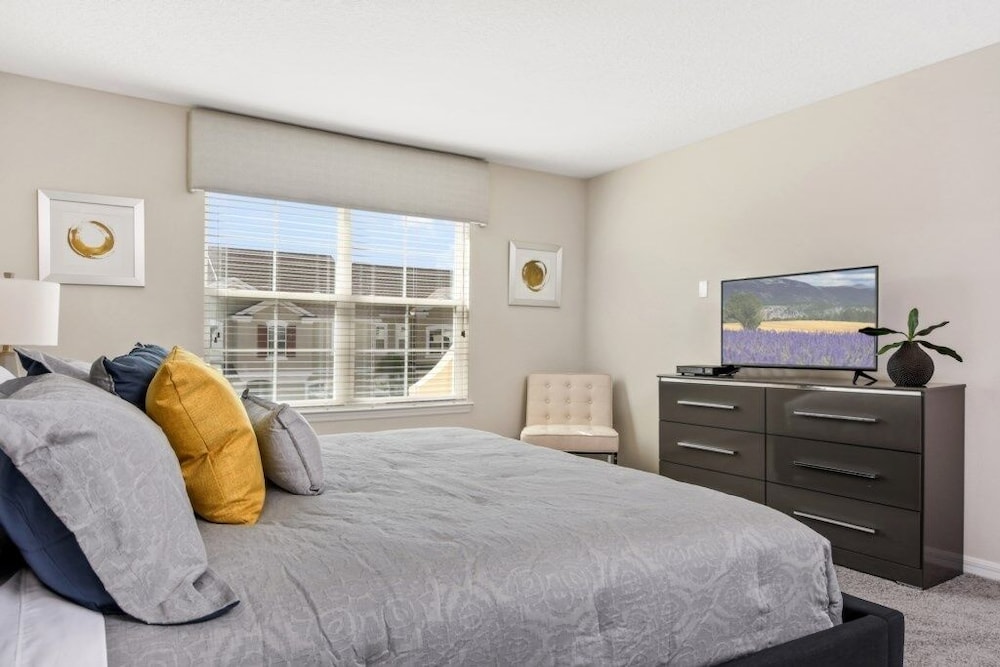 Solara Resort Brand New 4 Bed 4.5 Bath Townhome 4 Bedroom Townhouse by RedAwning view 3