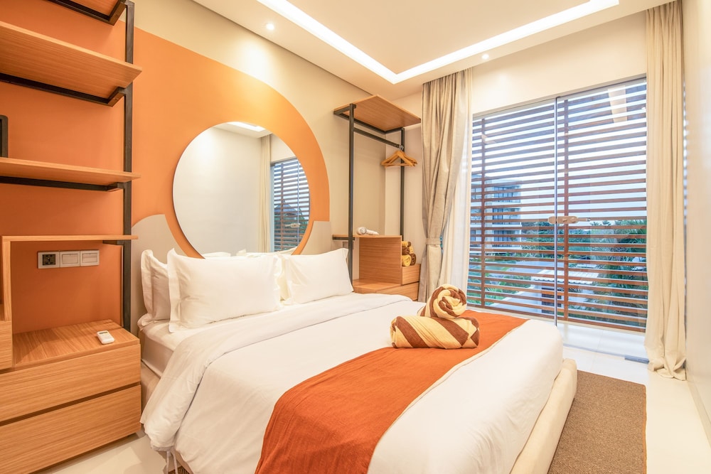 Mateo Villa Marvelous 6BR 2 Mins to Beach