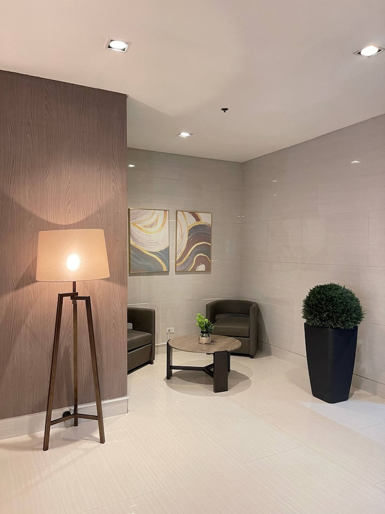 Hannah Crib at Shore Residences