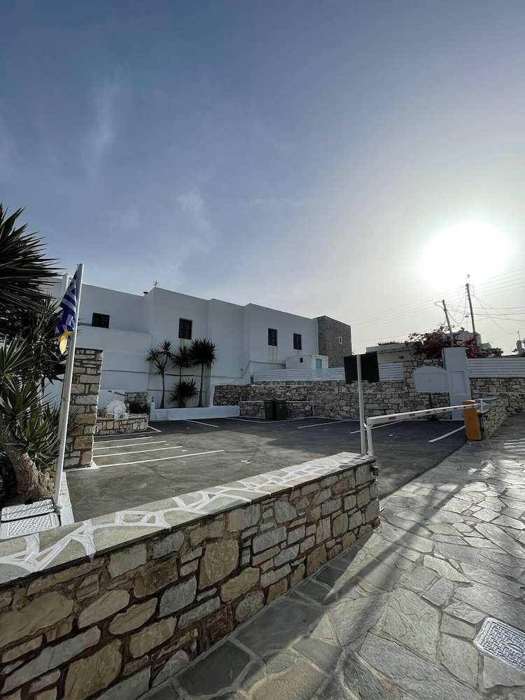 Zoumis Residence